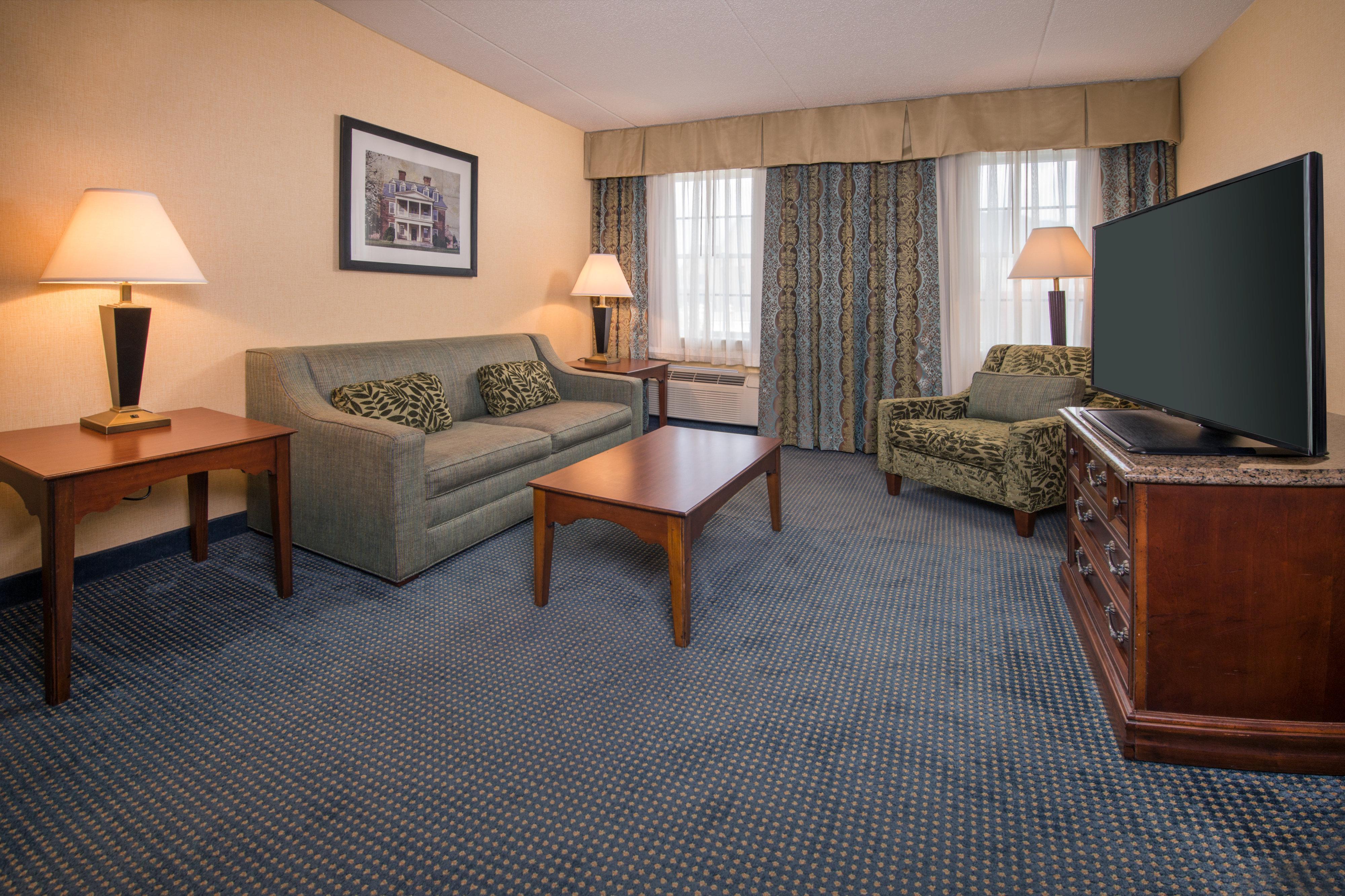 Holiday Inn Express State College At Williamsburg Square, An Ihg Hotel Экстерьер фото